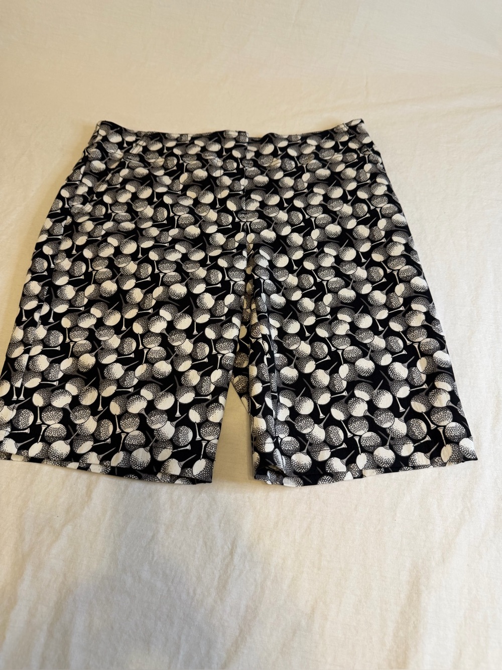 NWT Izod Black and White Graphic Pattern Golf Shorts Size 2
